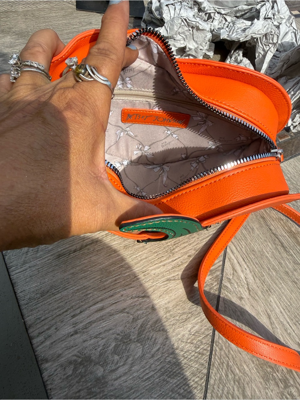 NWT Betsey Johnson Kitsch
Halloween "XO Ginger" Pumpkin Heart Crossbody Bag - Picture 12 of 13